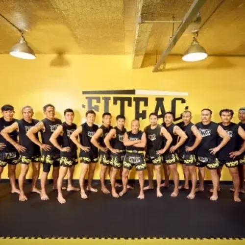 Entrenador de FITFAC Muay Thai