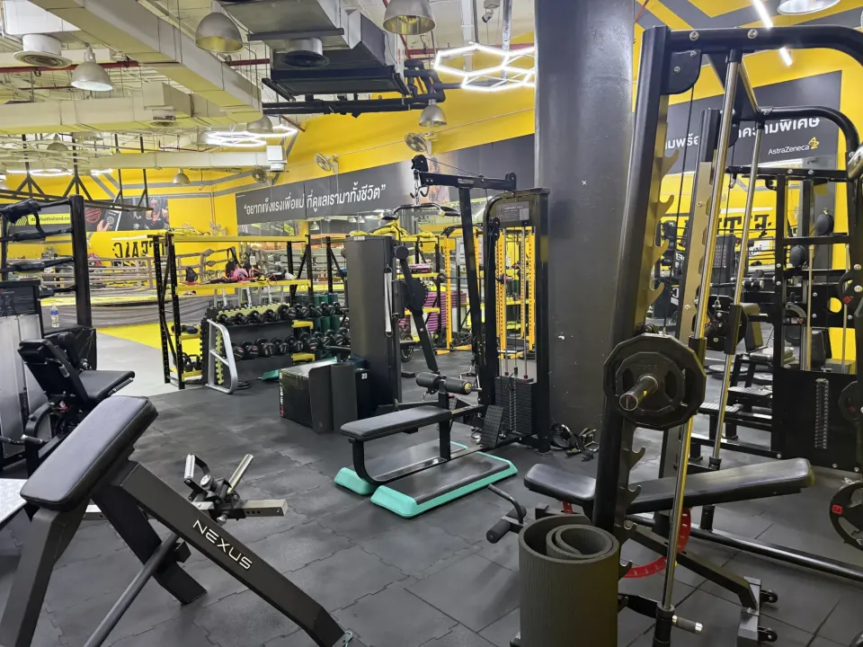 Équipements de sport dans une salle FITFAC